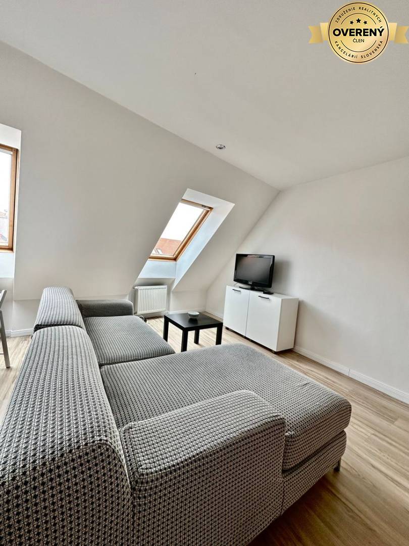 Veľký 2 izbový zariadený byt na dlhodobý prenájom v centre Trnavy s ba