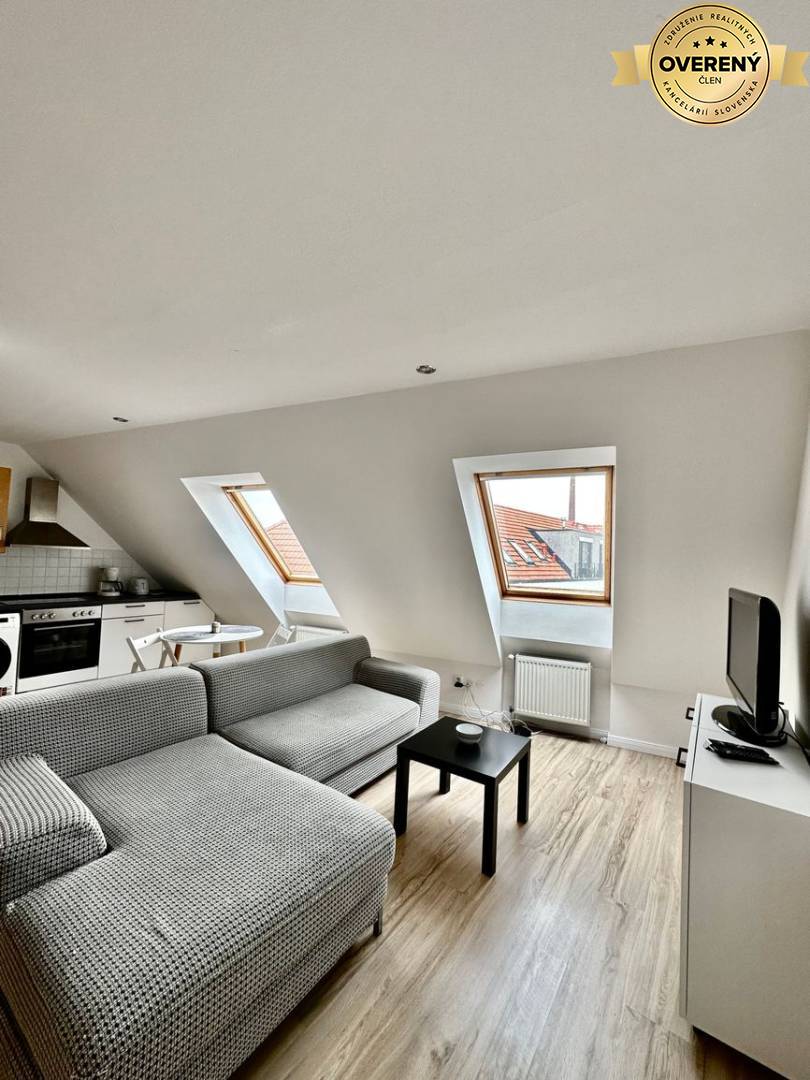 Veľký 2 izbový zariadený byt na dlhodobý prenájom v centre Trnavy s ba