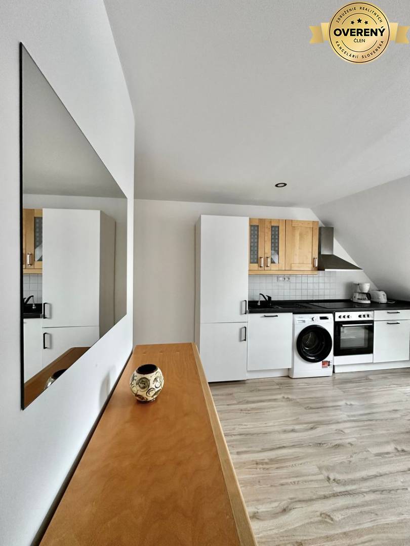 Veľký 2 izbový zariadený byt na dlhodobý prenájom v centre Trnavy s ba