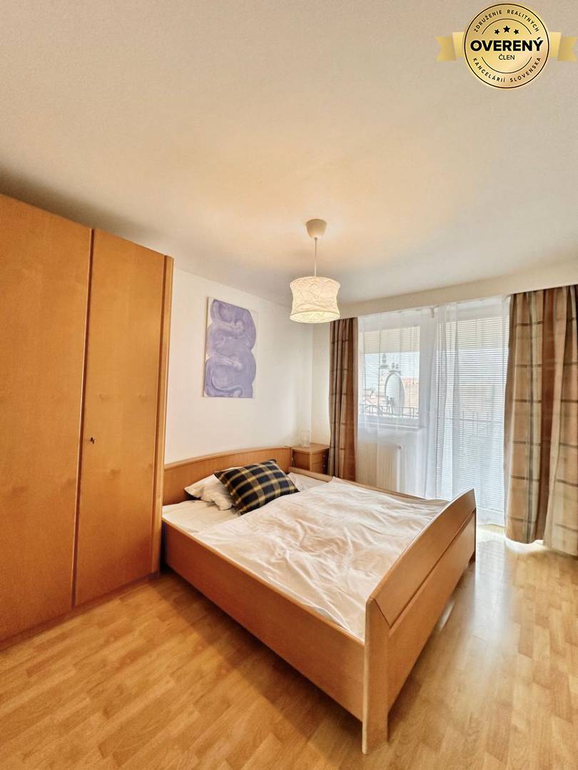 Veľký 2 izbový zariadený byt na dlhodobý prenájom v centre Trnavy s ba