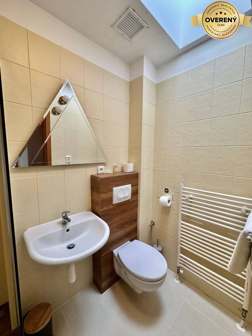 Veľký 2 izbový zariadený byt na dlhodobý prenájom v centre Trnavy s ba