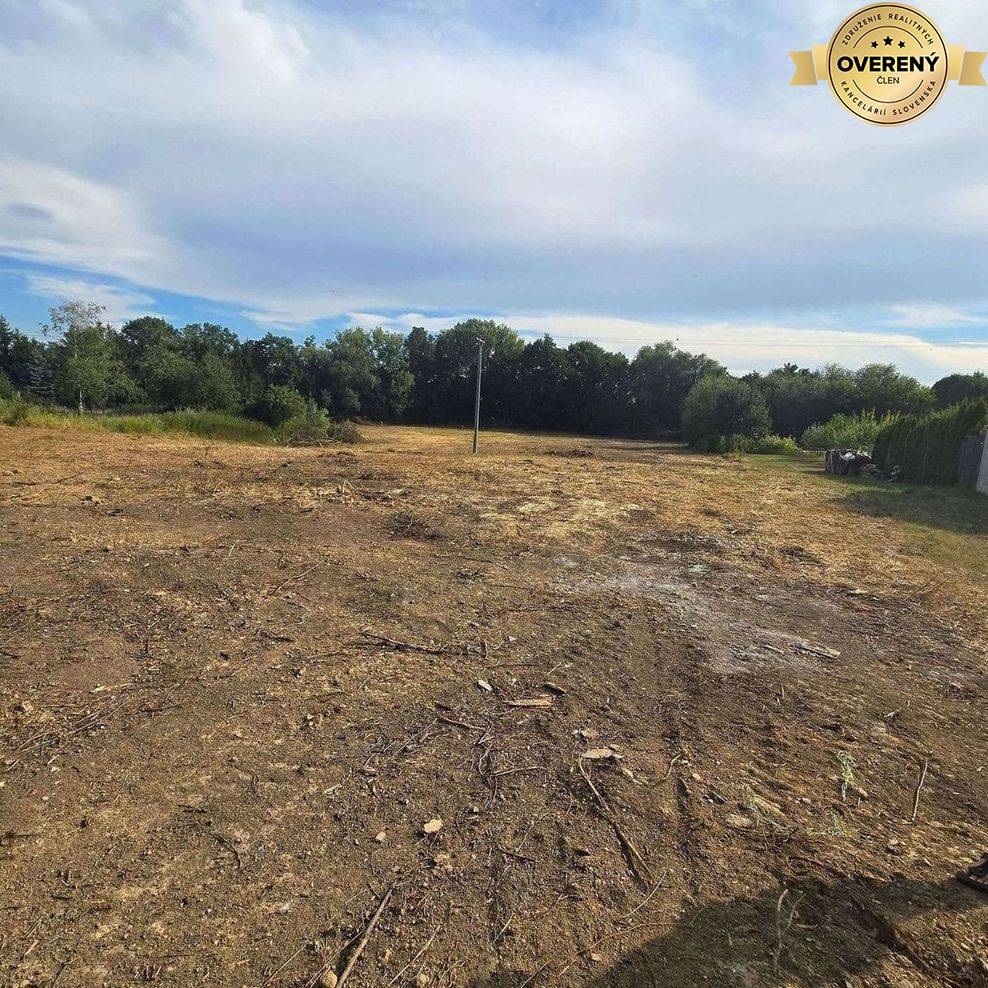 EXKLUZÍVNE NA PREDAJ Veľký, slnečný pozemok s potokom v Dolnej Krupej