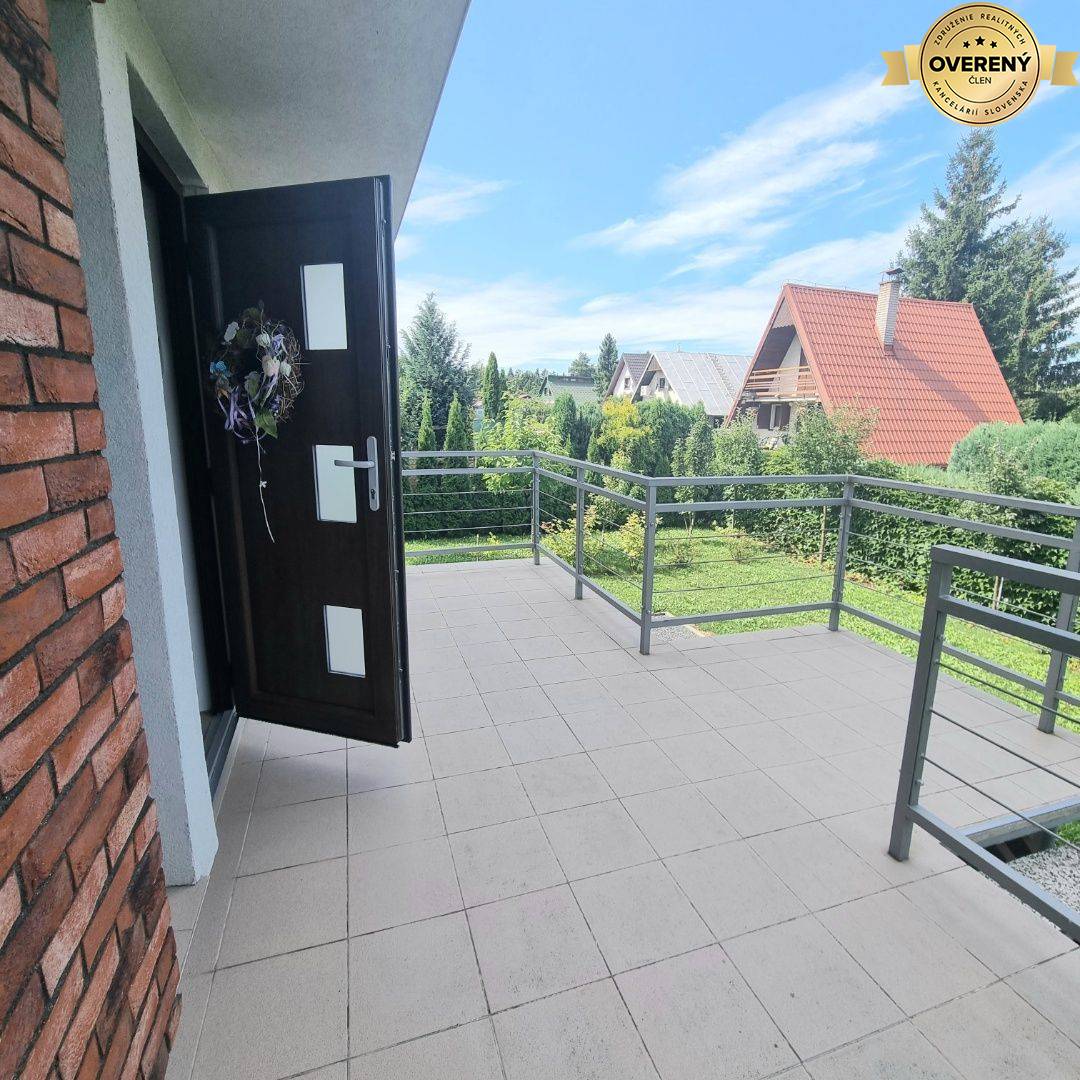 REZERVOVANĚ! EXKLUZÍVNE!! Krásna prerobená chata v Suchej s výhľadom!