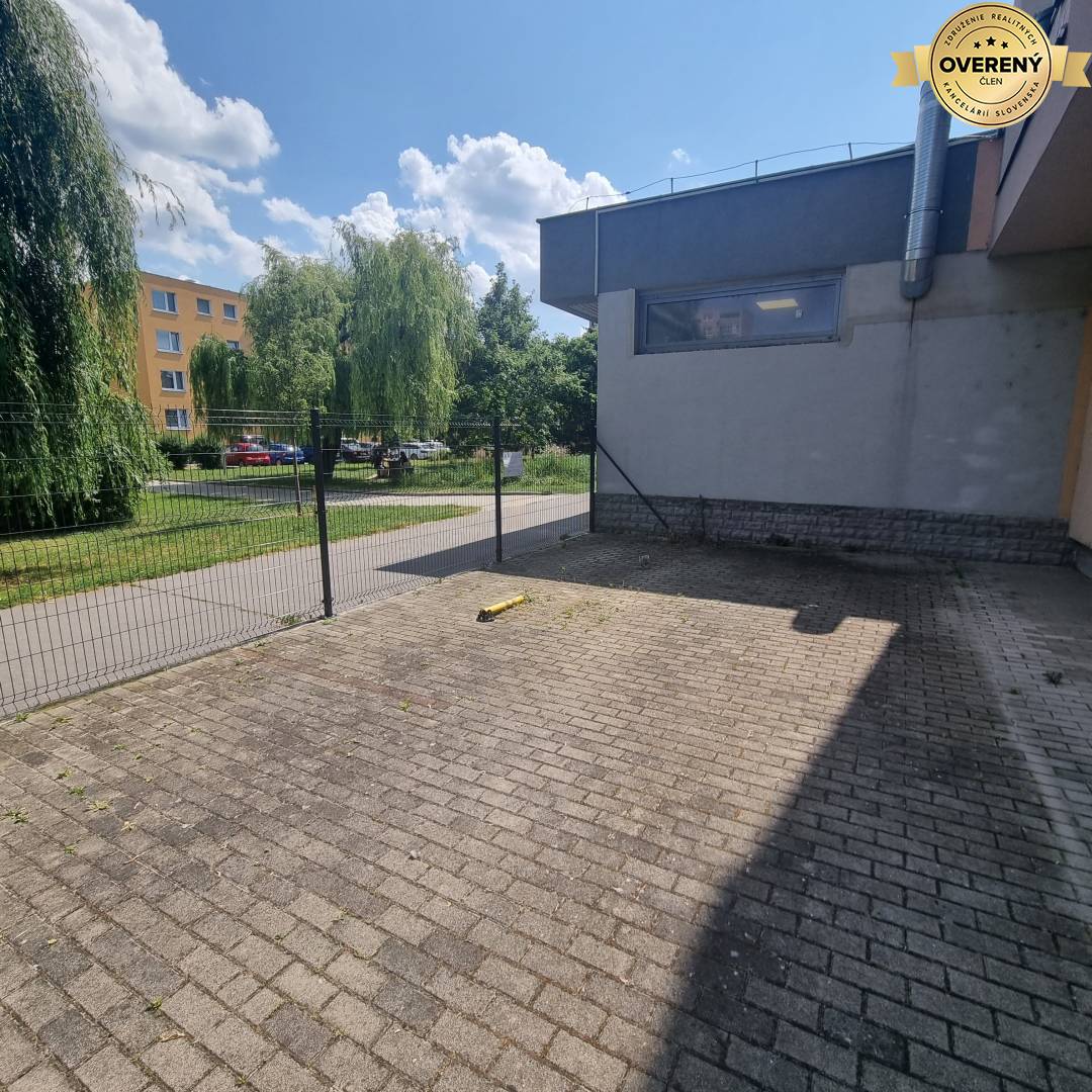 Na prenájom parkovacie miesto v oplotenom areáli na Poštovej ulici!!